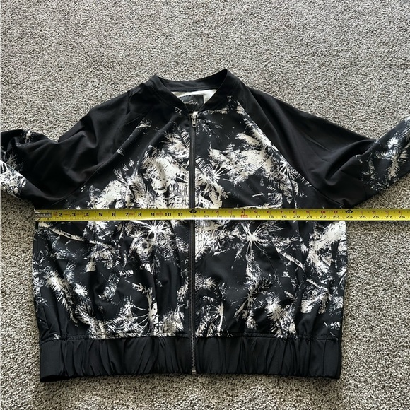 LOVESICK TORRID 0 0X XXL Black White Silky Abstract Palms Bomber Jacket R $89 - Picture 10 of 12